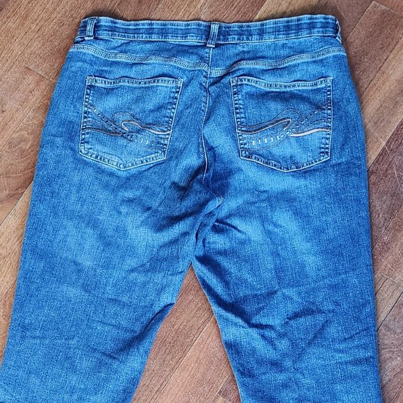 Lee Sinfully Soft Medium Wash Boot Cut Jeans Size 14 Medium - Picture 9 of 14